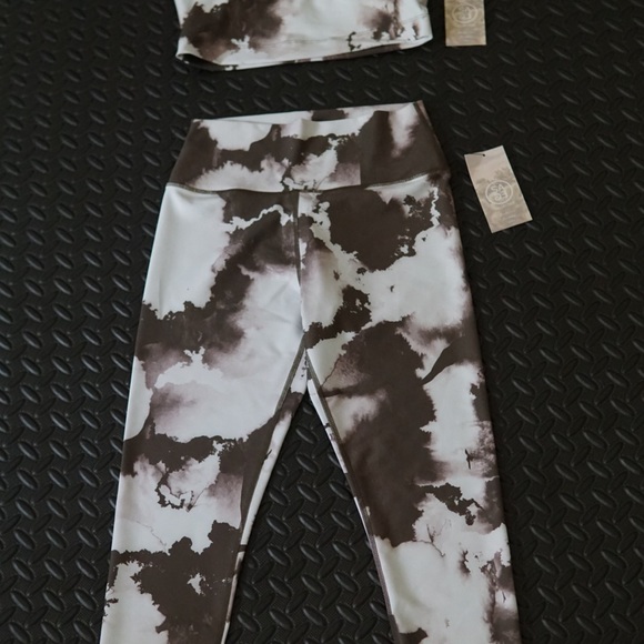 Activewear set - Picture 3 of 8